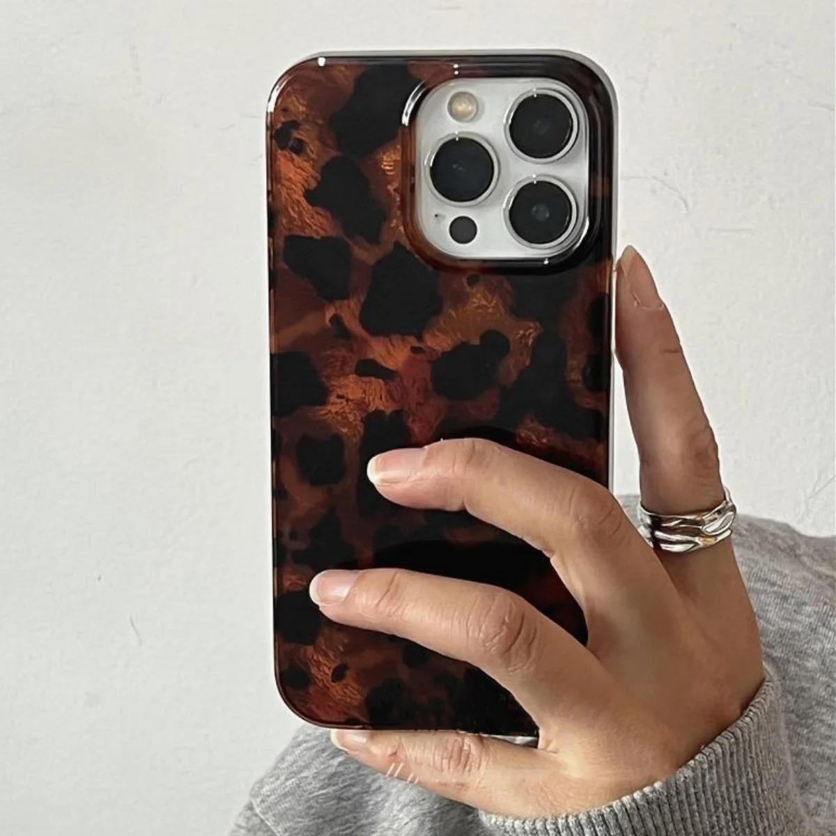 غطاء هاتف بتصميم كهرماني عتيق  - مراجعة Phone Cases Mous وسعره